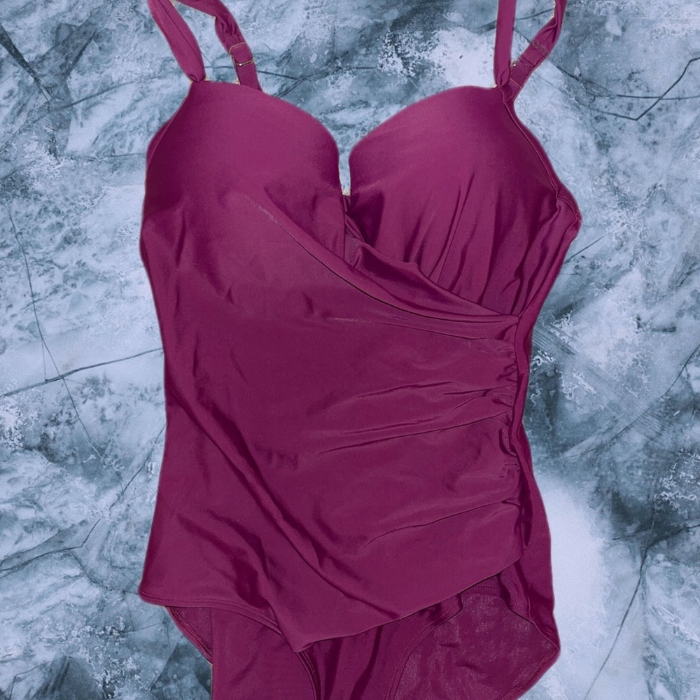 St. John’s Bay wine berry Women’s swimsuit size 10 like new